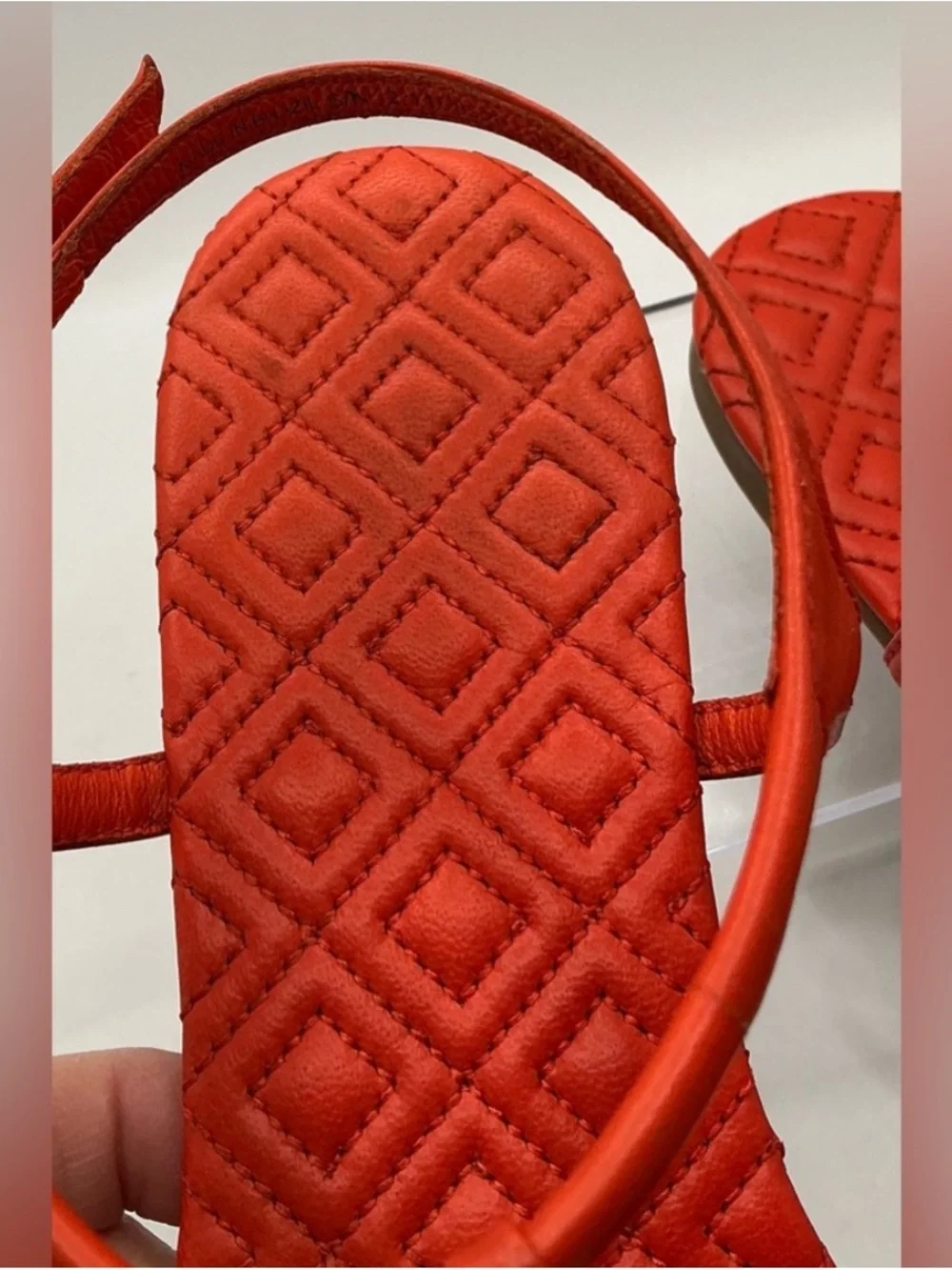 Tory Burch Coral Red Orange Quilted Logo T-Strap Sandals size Women’s 8